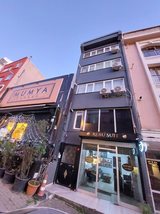 レブ スイート ブティック ホテル