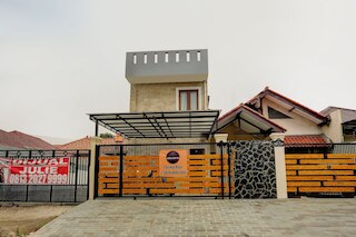 OYO 4009 ジャブシモ シャリア ニア ルマ サキット ミトラ クルアルガ ケマヨラン