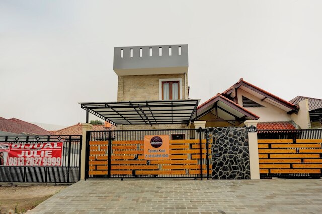 OYO 4009 ジャブシモ シャリア ニア ルマ サキット ミトラ クルアルガ ケマヨラン