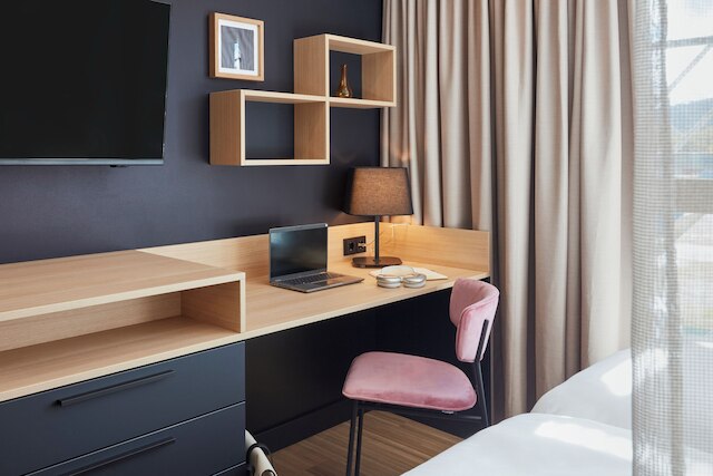 アダジオ シュトゥットガルト ネッカーパーク (エローフング アム 1. ユリ 2025)