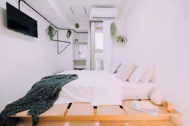Minimalist Loft 701