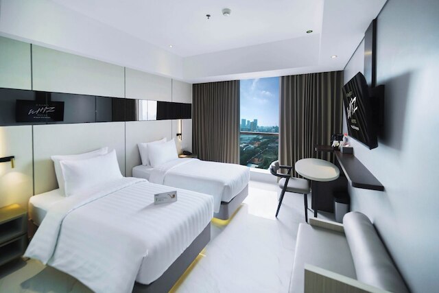 グランド ウィズ ホテル プラクシス スラバヤ