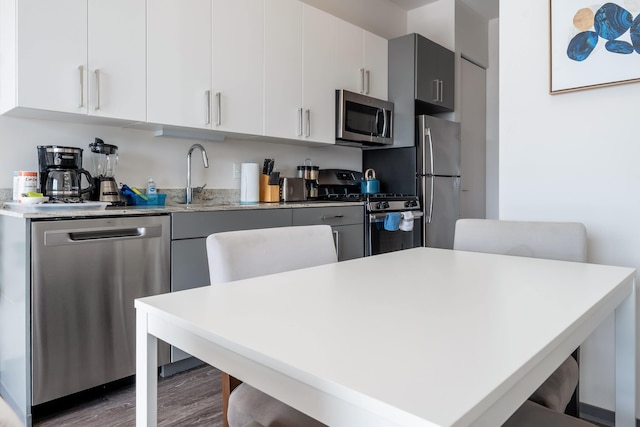 ニュー & モダン ラグジュアリー シティ エスケープ