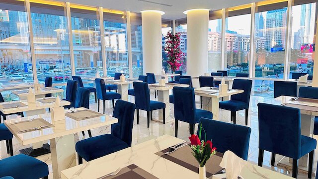 エミレーツ グランド ホテル