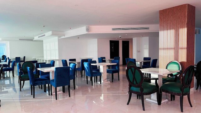 エミレーツ グランド ホテル