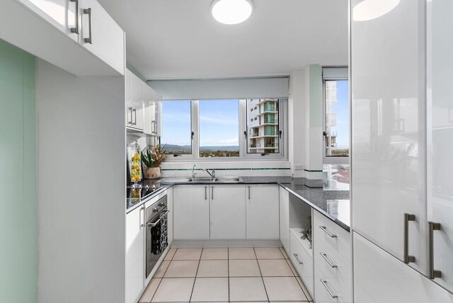 アンバサダー ビーチフロント アパートメンツ