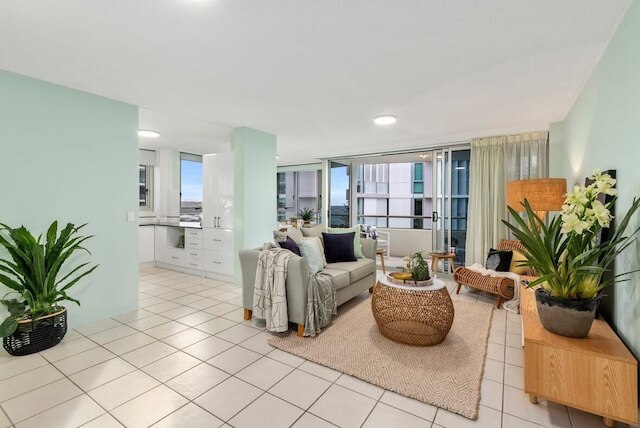 アンバサダー ビーチフロント アパートメンツ