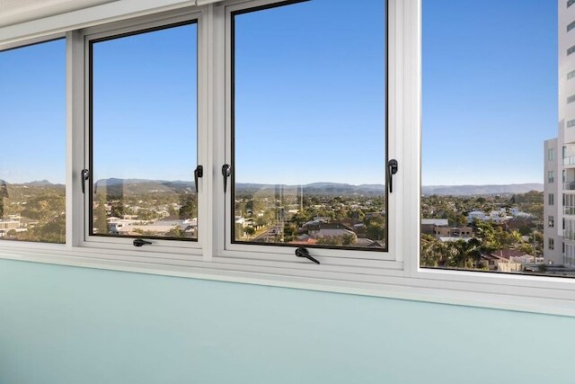 アンバサダー ビーチフロント アパートメンツ