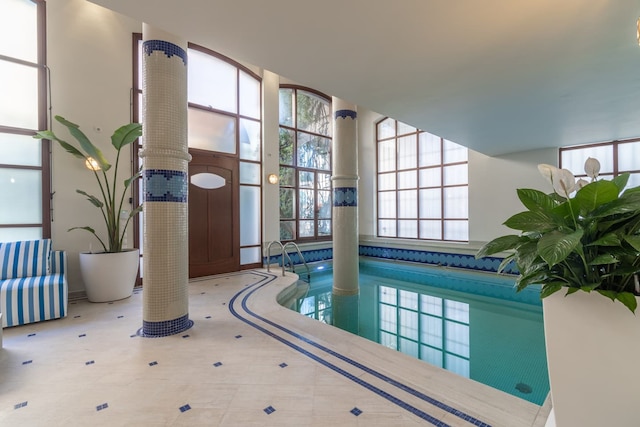 マ メゾン ダウンタウン ヴィラ N 8 インドア ヒーテッド プール