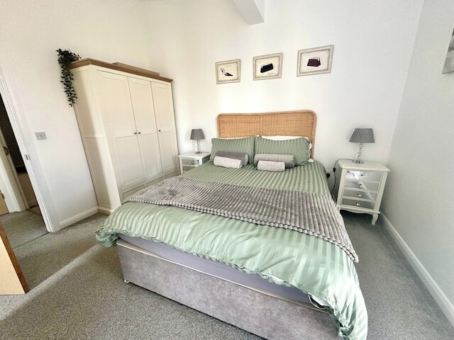 3 ベッド-スリープス 6-ガーデン-パーキング-ペット