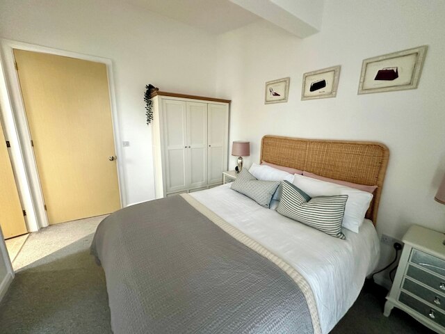 3 ベッド-スリープス 6-ガーデン-パーキング-ペット