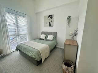 3 ベッド-スリープス 6-ガーデン-パーキング-ペット