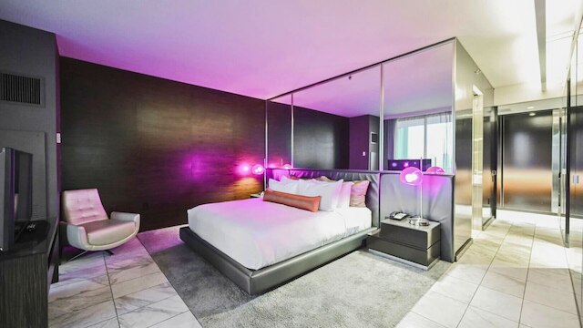 ワン ベッドルーム | 1.5 バス & リビング ルーム | ジェット タブ – パームズ プレイス ストリップスイート