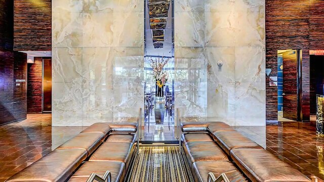 ワン ベッドルーム | 1.5 バス & リビング ルーム | ジェット タブ – パームズ プレイス ストリップスイート