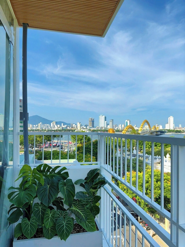 コーギ ハウス - ステップス フロム ドラゴン ブリッジ