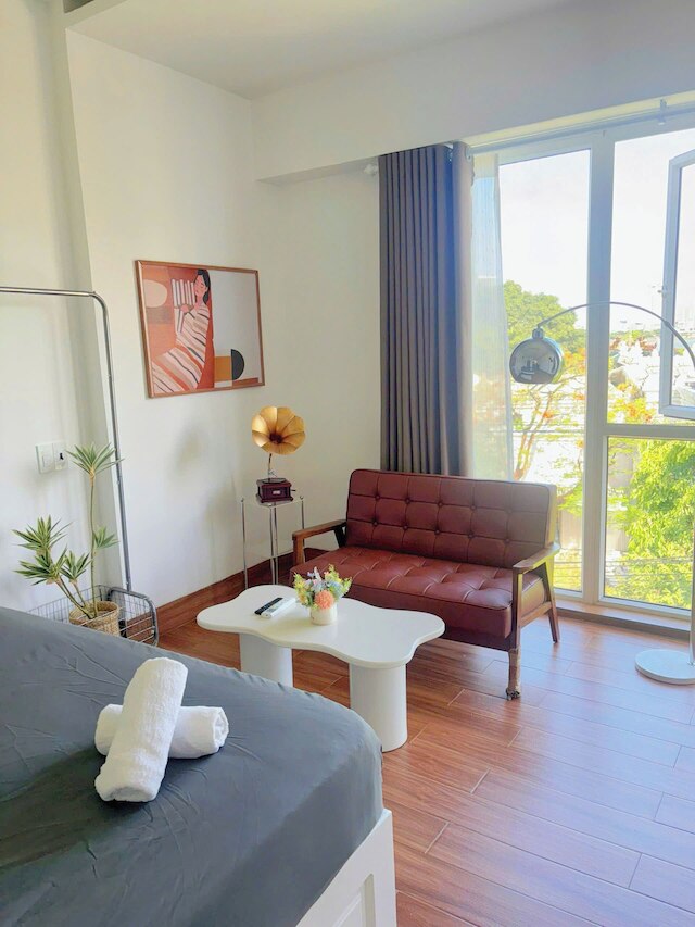 コーギ ハウス - ステップス フロム ドラゴン ブリッジ