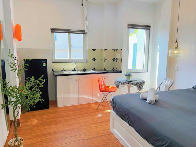 コーギ ハウス - ステップス フロム ドラゴン ブリッジ