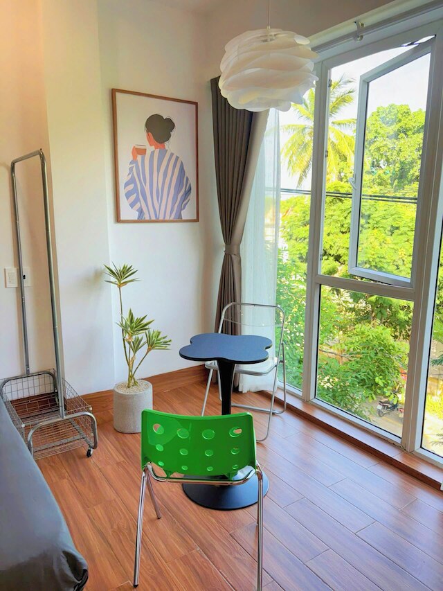 コーギ ハウス - ステップス フロム ドラゴン ブリッジ