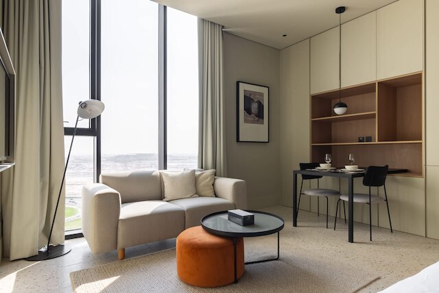 モダン スタジオ アット アップサイド リビング ウィズ バージュ・カリファビュー by シンプリー コンフォート