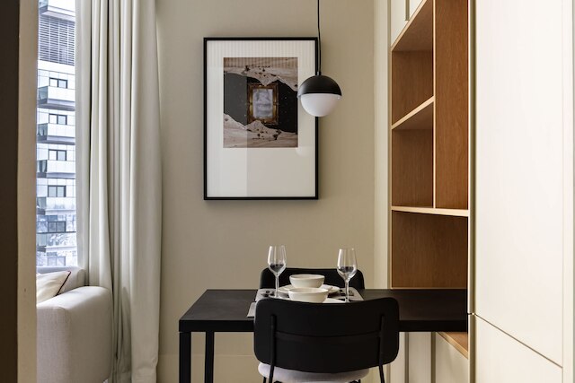 スタイリッシュ スタジオ アット アップサイド リビング by シンプリー コンフォート