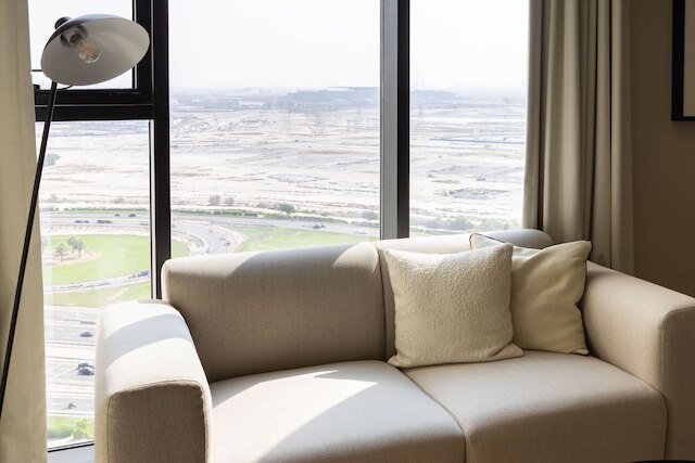 スタイリッシュ スタジオ アット アップサイド リビング by シンプリー コンフォート