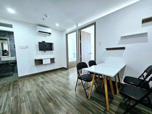 ロイヤル ホテル & アパートメント