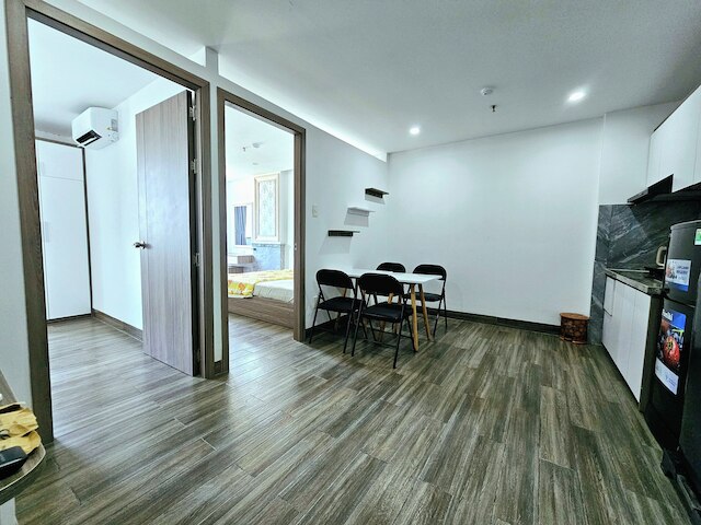 ロイヤル ホテル & アパートメント