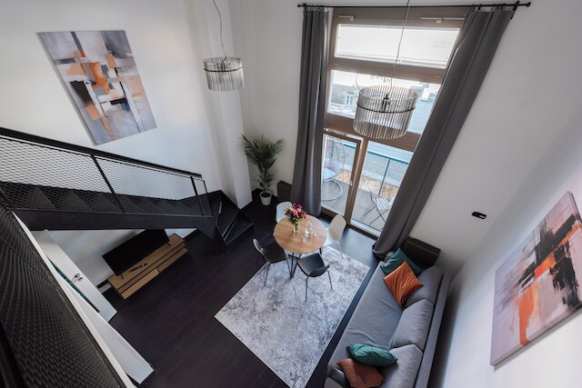 コンフィ ロフト ウィズ バルコニー