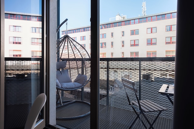 コンフィ ロフト ウィズ バルコニー