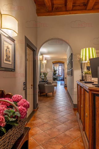 アンティカ ディモーラ デ ベンチ