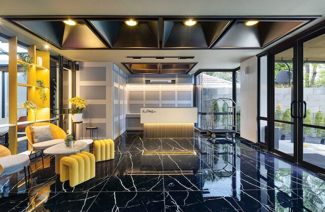 ルームズ INC スディルマン ジャカルタ