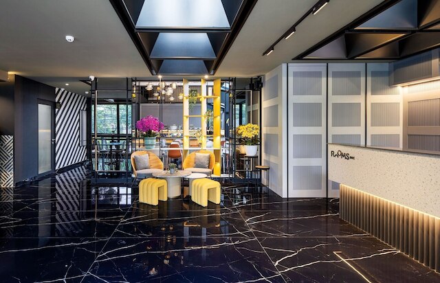 ルームズ INC スディルマン ジャカルタ