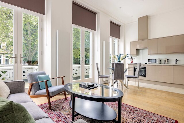 ロイヤル バイブズ イン ケンジントン