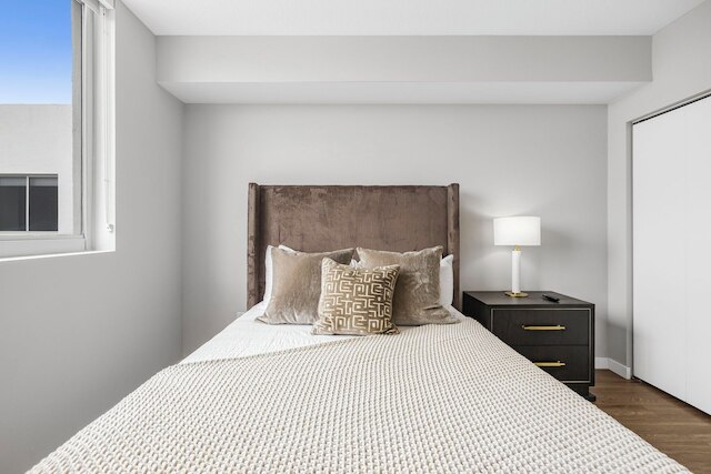 スタイリッシュ シティビュー コンド プール アクセス