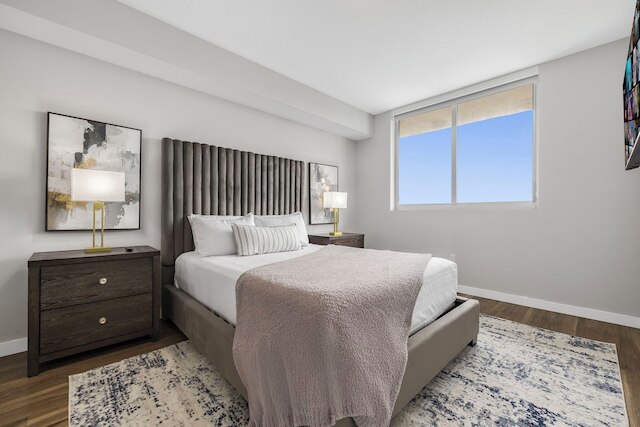 スタイリッシュ シティビュー コンド プール アクセス