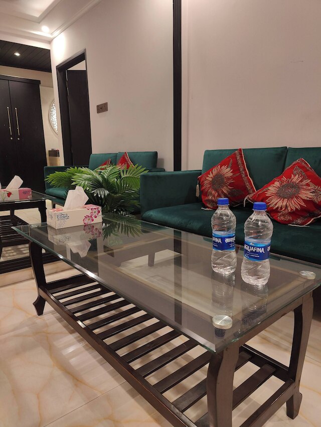 モダン ラックス スタジオ アパートメント イン ウッタラ ニア エアポート