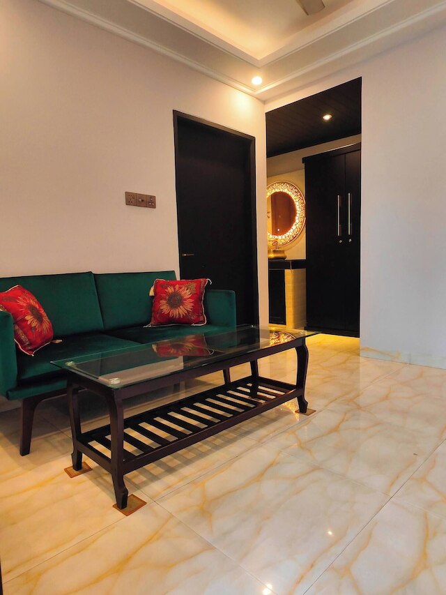 モダン ラックス スタジオ アパートメント イン ウッタラ ニア エアポート