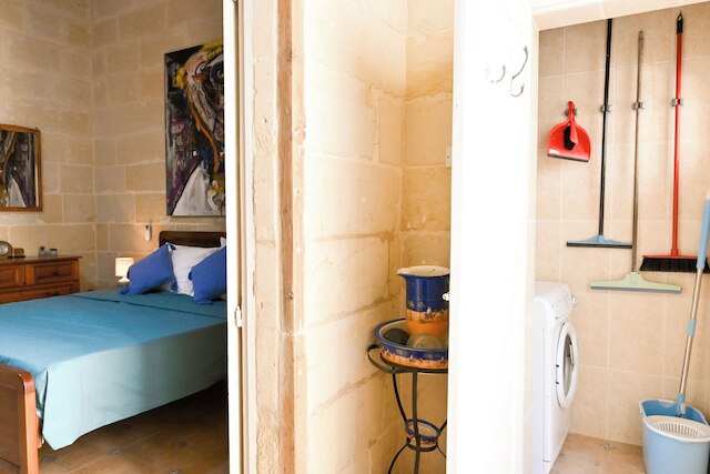 ア コージー ネスト オーバールッキング ザ シー