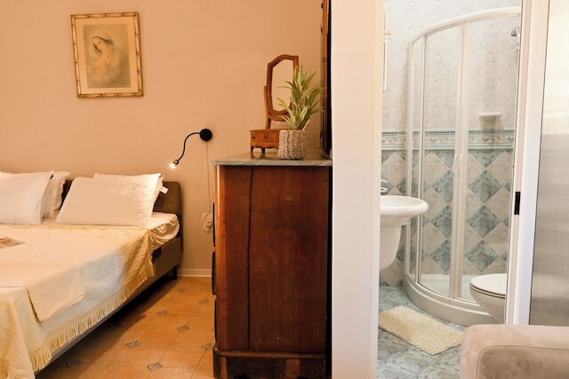 ア コージー ネスト オーバールッキング ザ シー