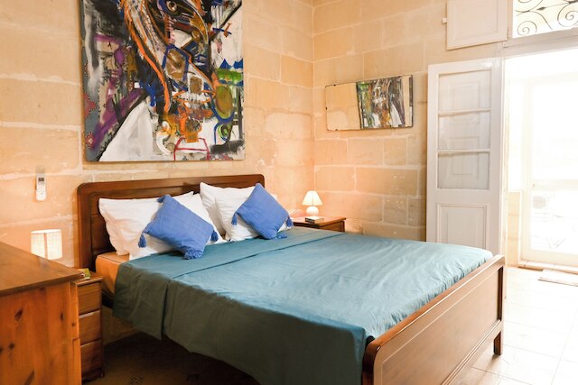 ア コージー ネスト オーバールッキング ザ シー