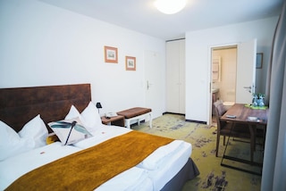 ホテル ツィルベルストゥーベ