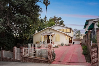 ラッセルハウス ニア ハリウッド & グリフィスパーク 3 ベッドルームホーム