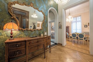 ザ レア ラグジュアリー ジェム イン コロナキ スクエア - ニア シンタグマ