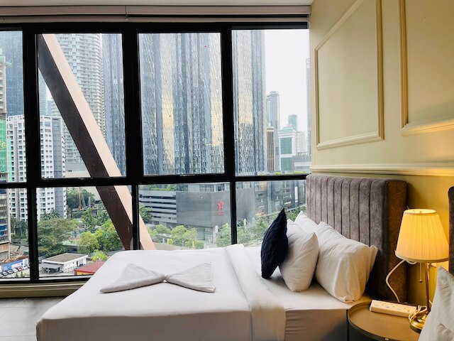 スカーレッツ KLCC by アルマン