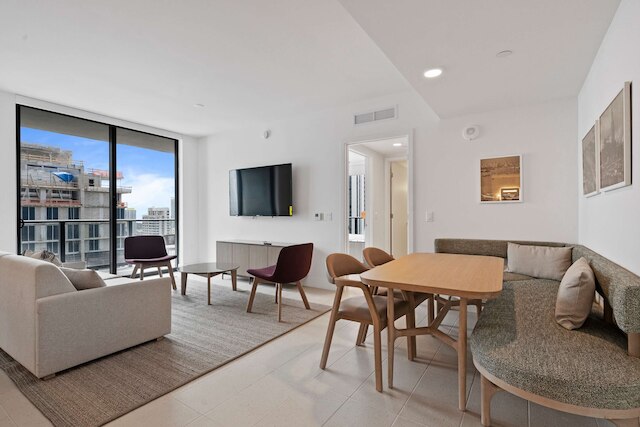 オレンジ クラッシュ コージー ダウンタウン マイアミ プール アンド ジム