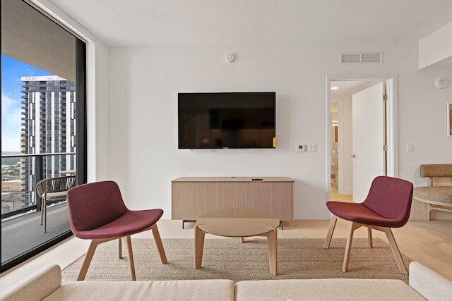 オレンジ クラッシュ コージー ダウンタウン マイアミ プール アンド ジム