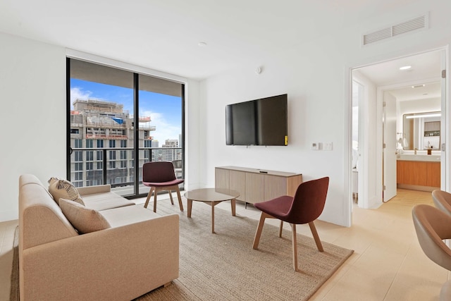 オレンジ クラッシュ コージー ダウンタウン マイアミ プール アンド ジム