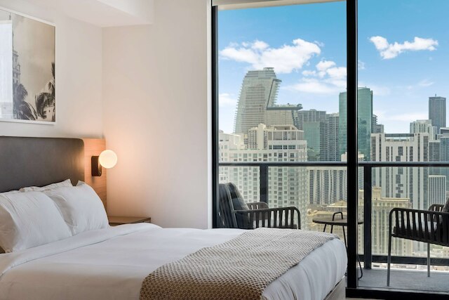 ベリーニ ブリーズ - コージー セントラル マイアミ プール アンド ジム