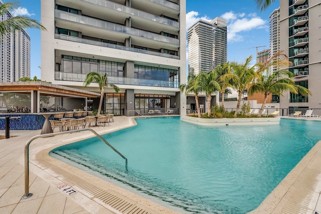 ベリーニ ブリーズ - コージー セントラル マイアミ プール アンド ジム