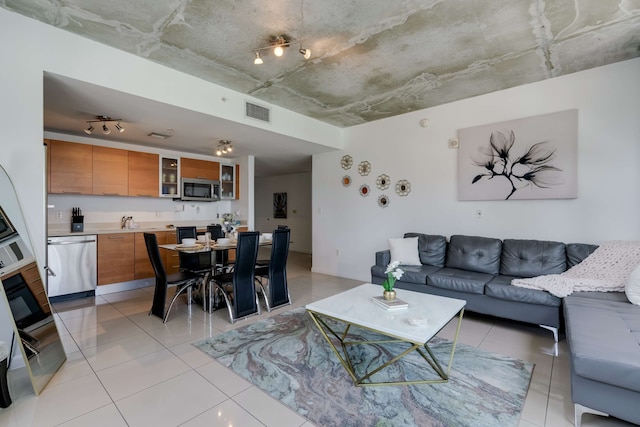 ミッドタウン ミューズ - ウォーカブル コージー アメニティ ビルディング ウィズ パーキング